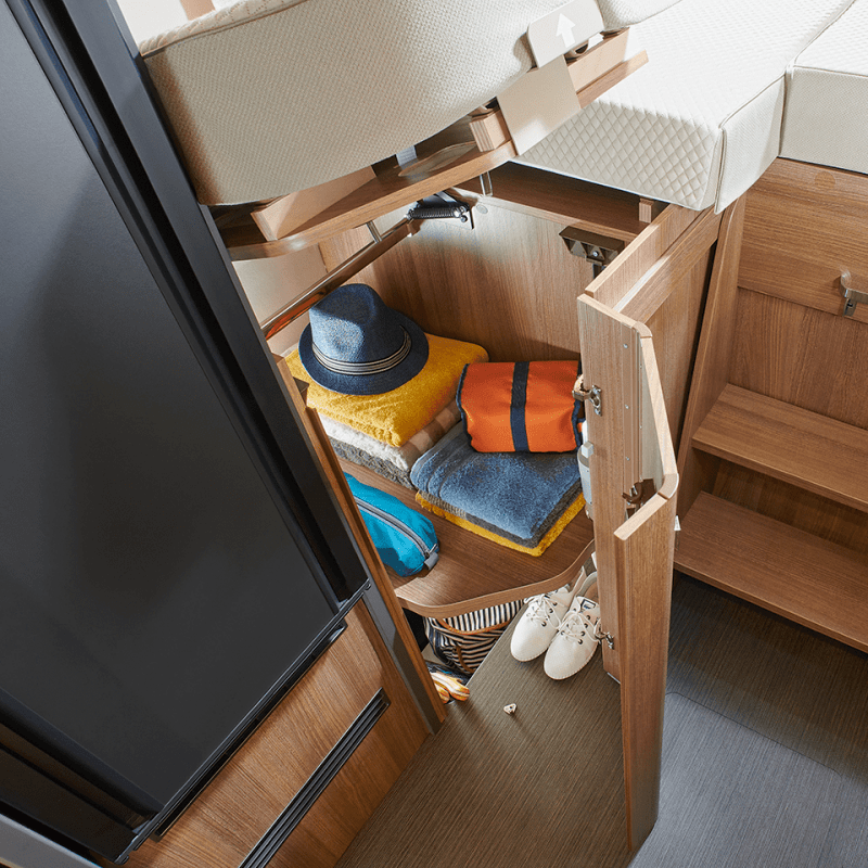 2025 Carthago C1 tourer I143KB LE comfort 4.2t Detail Einlegeboden unter Bett BFS